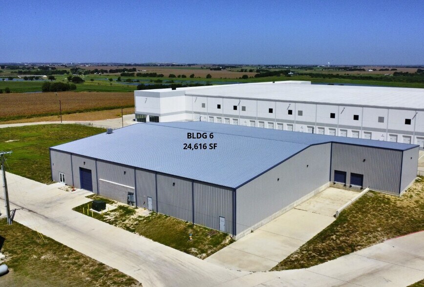 000 BFG 9000 Way, Taylor, TX à louer - Photo du bâtiment - Image 2 de 17