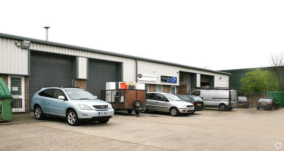 Eastwoodbury Ln, Southend On Sea à louer - Photo principale - Image 1 de 1