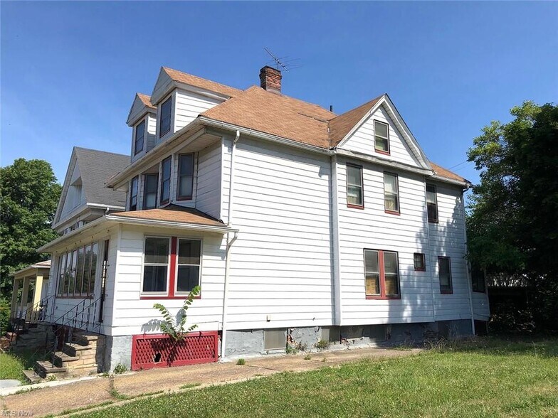 1817 Penrose Ave, East Cleveland, OH à vendre - Photo du bâtiment - Image 2 de 23