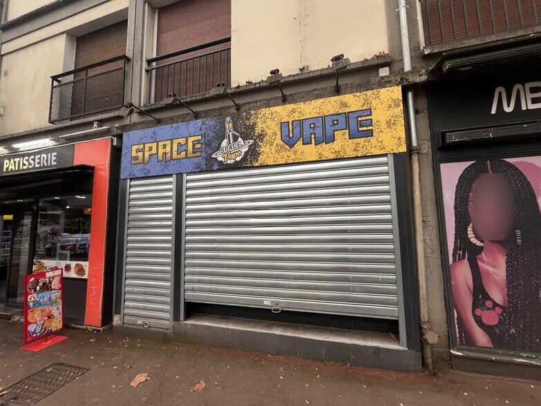 Retail in Rouen for lease - Building Photo - Image 1 of 1