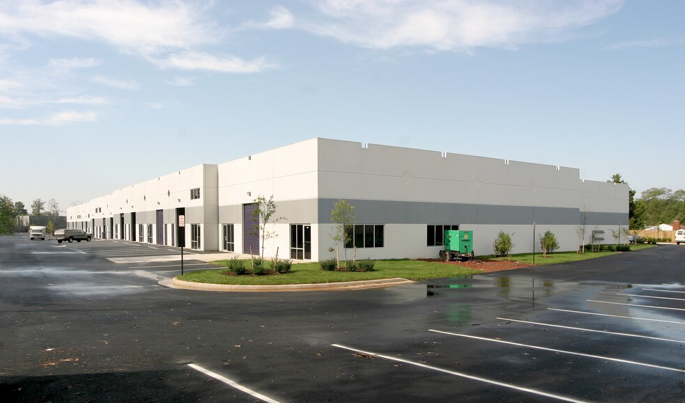 45945 Trefoil Ln, Sterling, VA à vendre - Photo du bâtiment - Image 2 de 10