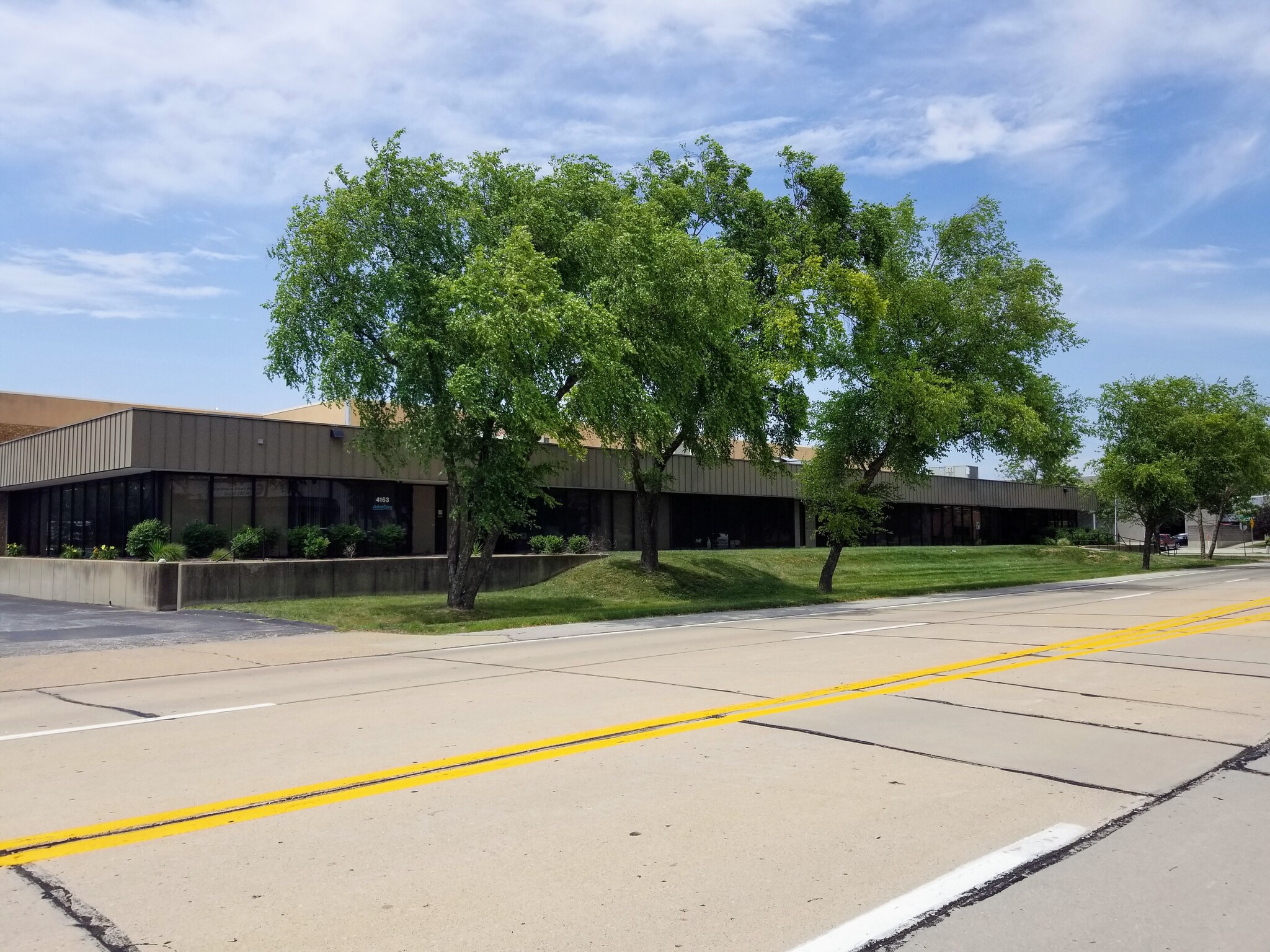 4163-4181 Shoreline Dr, Earth City, MO for lease Building Photo- Image 1 of 5