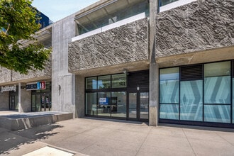 6677 W Santa Monica Blvd, Los Angeles, CA à louer Photo du bâtiment- Image 1 de 18