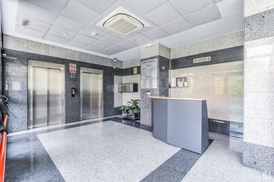 Office in Alcorcón, Madrid for lease - Building Photo - Image 3 of 7