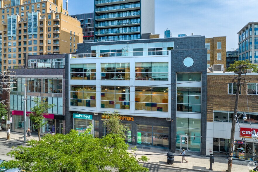 477-483 Queen St W, Toronto, ON à louer - Photo du bâtiment - Image 2 de 5