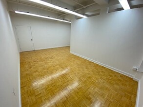 147 W 35th St, New York, NY for lease Interior Photo- Image 2 of 7