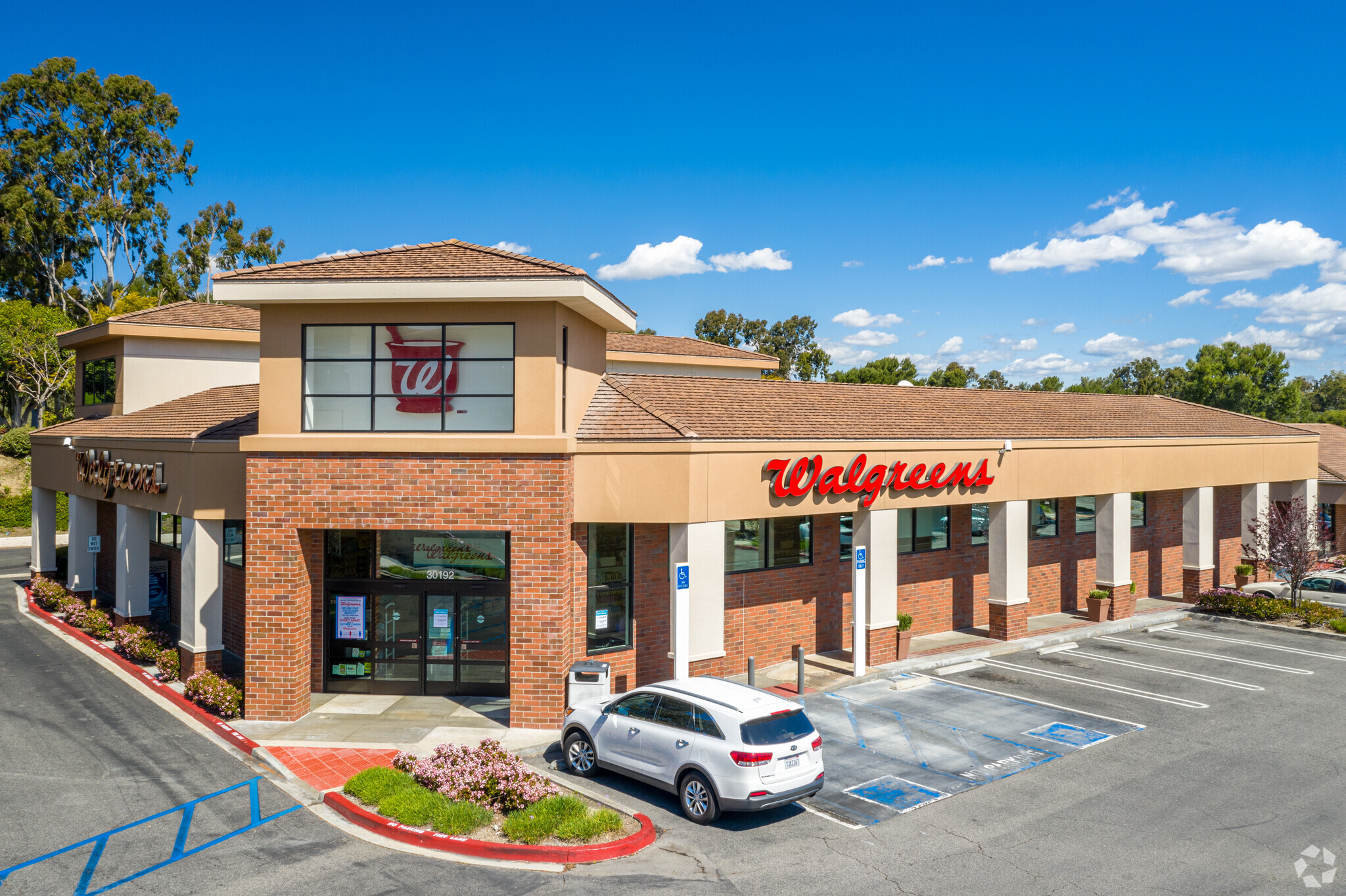 30000-30030 Town Center Dr, Laguna Niguel, CA for lease Primary Photo- Image 1 of 43