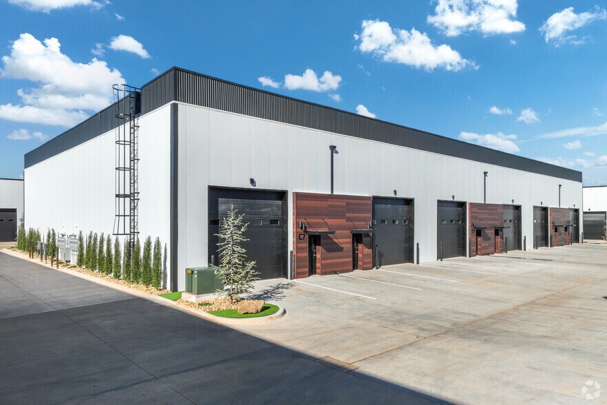 7700 Broadway Ext, Oklahoma City, OK à vendre - Photo du bâtiment - Image 1 de 17