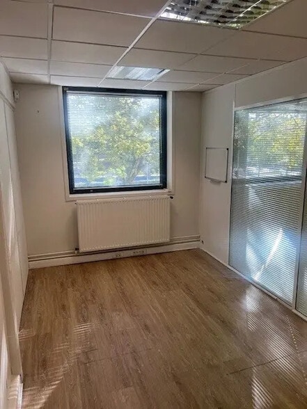 Office in Évry-Courcouronnes for lease - Interior Photo - Image 2 of 3