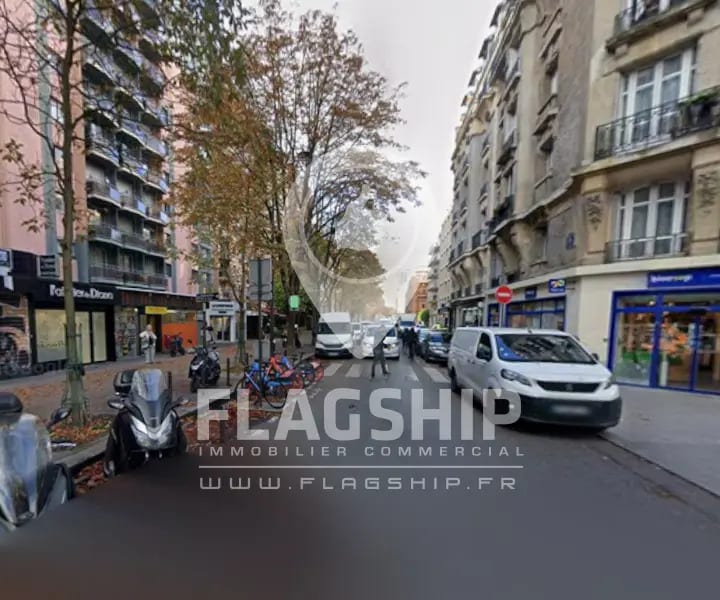 Retail in Paris for lease Building Photo- Image 1 of 3