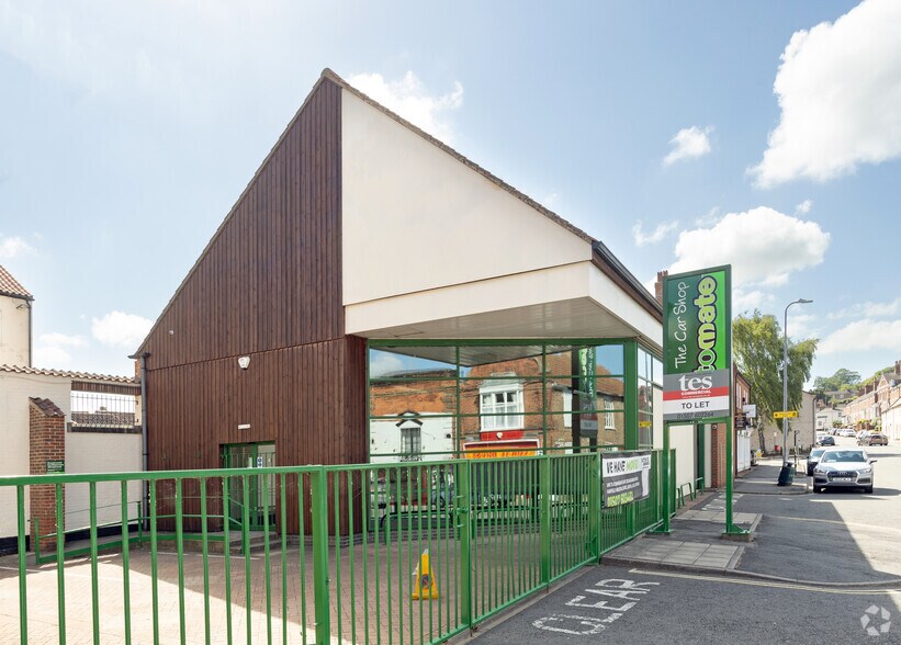 29 Upgate, Louth for lease - Building Photo - Image 2 of 9