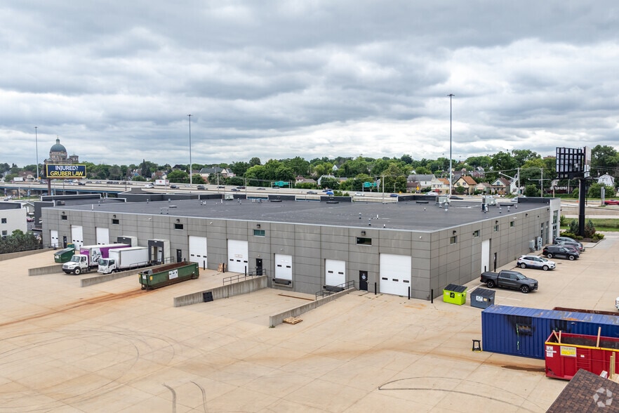 1966 S 4th St, Milwaukee, WI for sale - Building Photo - Image 2 of 5