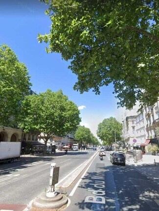 Plus de détails pour Commerce de détail à vendre