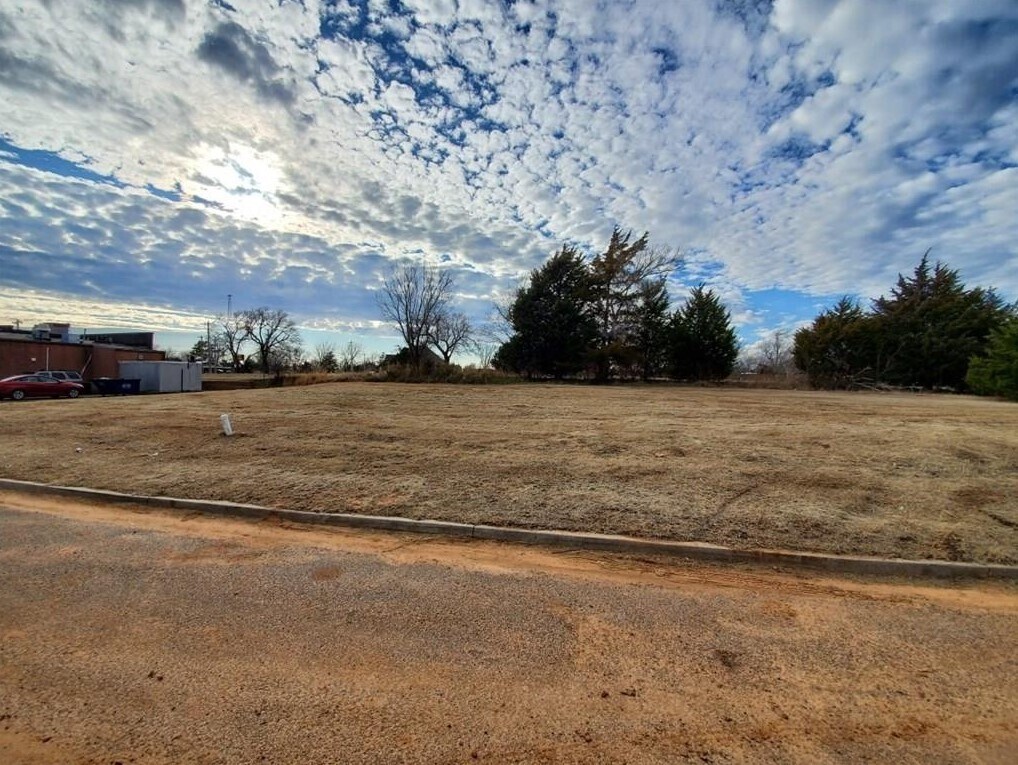 000 Private Rd, Harrah, OK à vendre Photo du bâtiment- Image 1 de 2