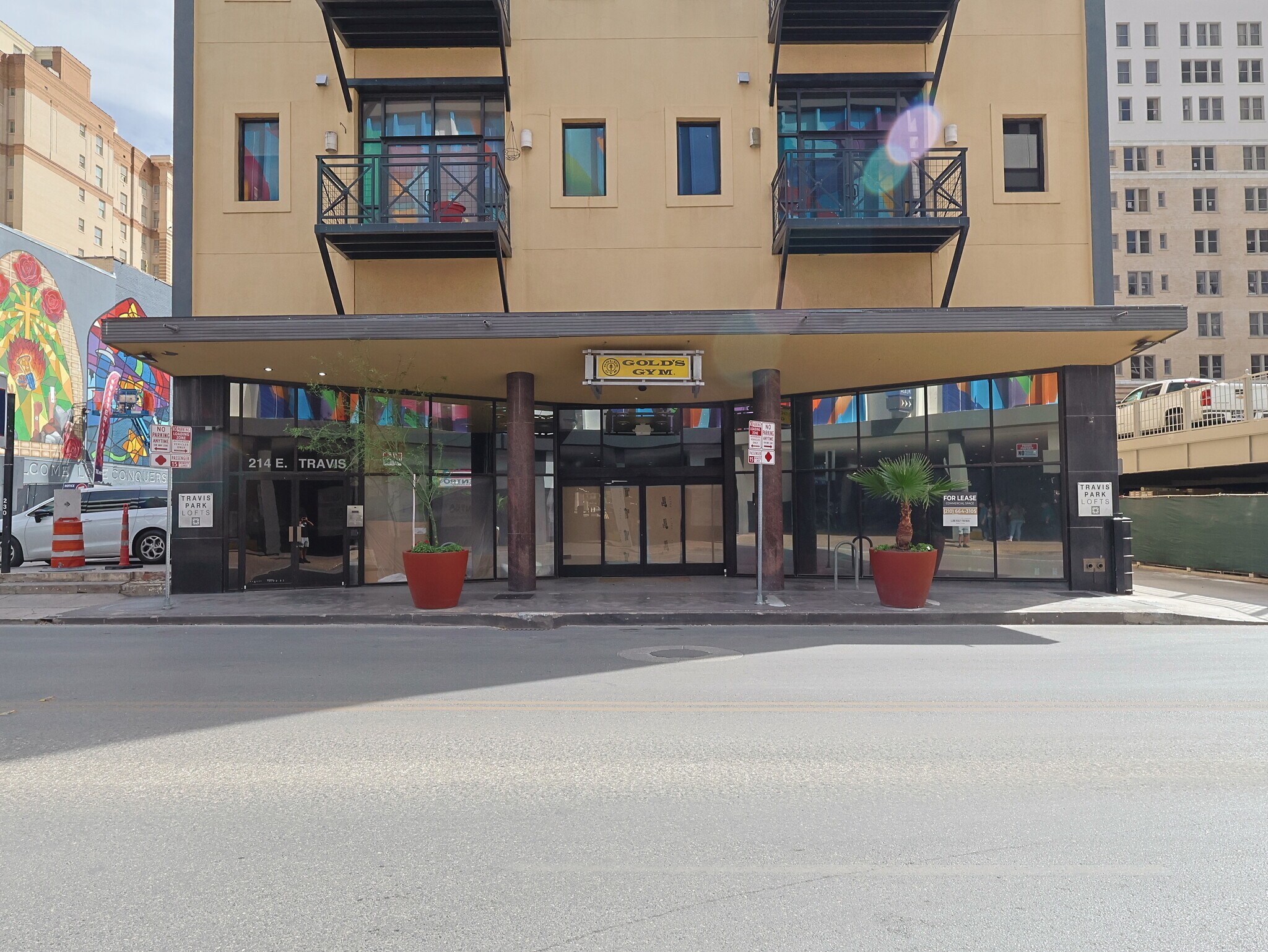 214 E Travis St, San Antonio, TX à louer Photo du bâtiment- Image 1 de 25