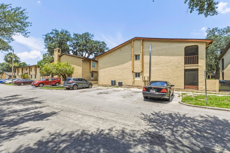 5659 Del Prado Dr, Tampa, FL for sale - Building Photo - Image 2 of 44