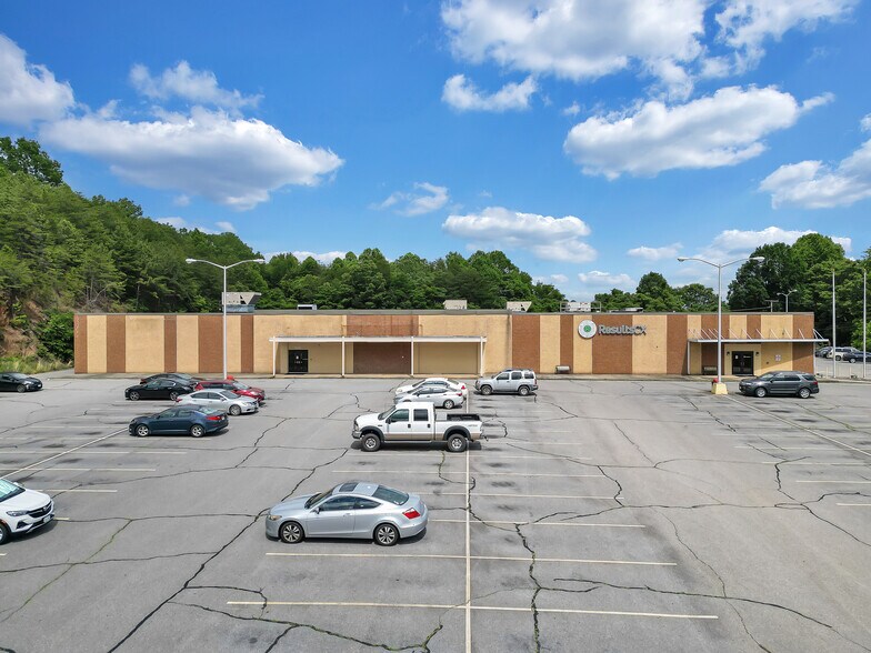 2000 Virginia Ave, Collinsville, VA à louer - Photo du bâtiment - Image 2 de 42