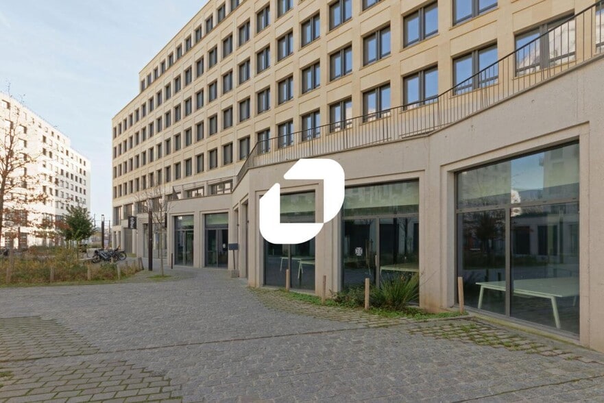 Flex in Paris for lease - Building Photo - Image 3 of 13