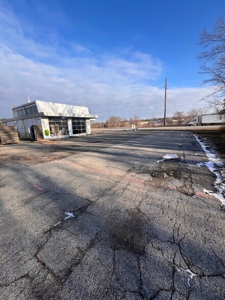 980 73rd St, Windsor Heights, IA à vendre - Photo du bâtiment - Image 2 de 2