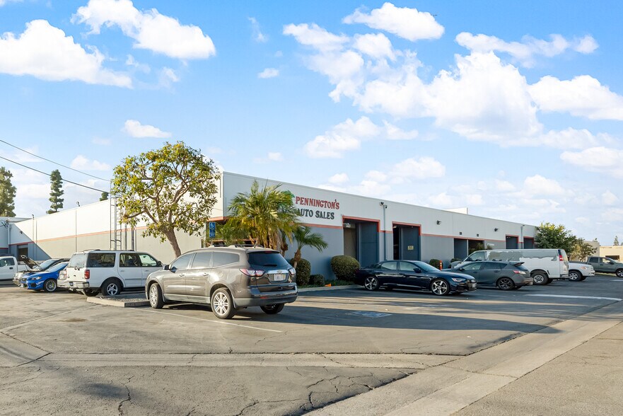 1010-1016 W Barkley Ave, Orange, CA à vendre - Photo du bâtiment - Image 3 de 28