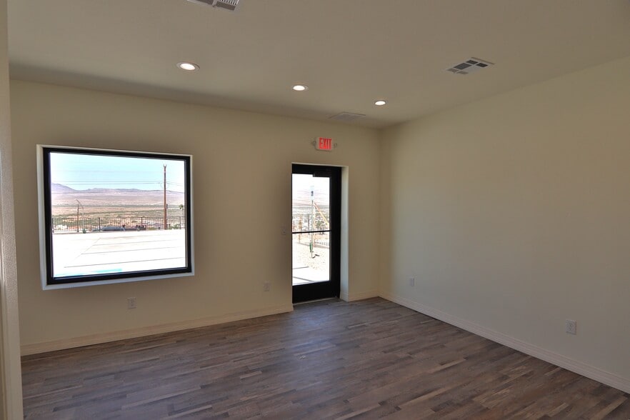 3942 Frontage rd, Bullhead City, AZ for sale - Interior Photo - Image 2 of 10