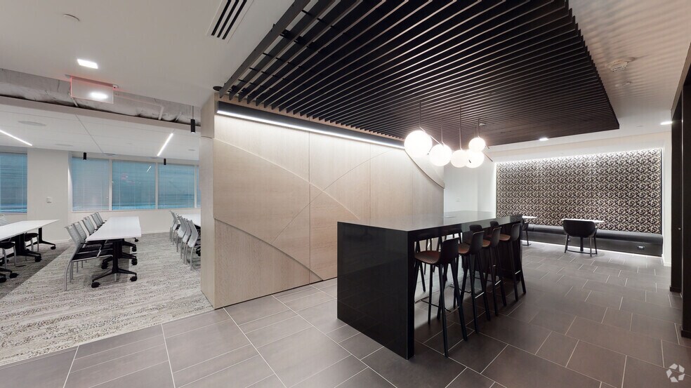 5335 Wisconsin Ave NW, Washington, DC à louer - Photo du bâtiment - Image 1 de 1