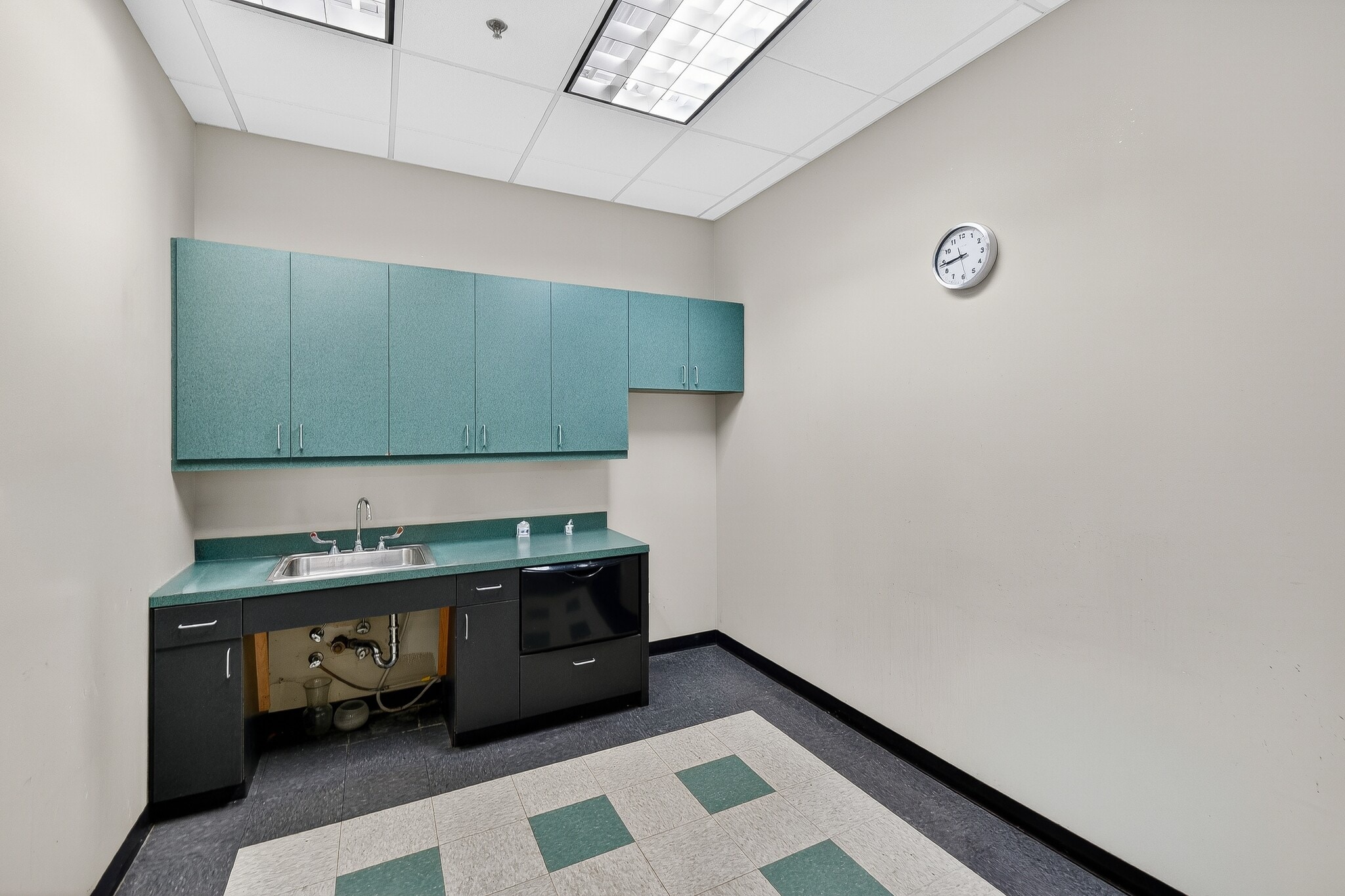 2350 Ravine Way, Glenview, IL for lease Interior Photo- Image 1 of 11