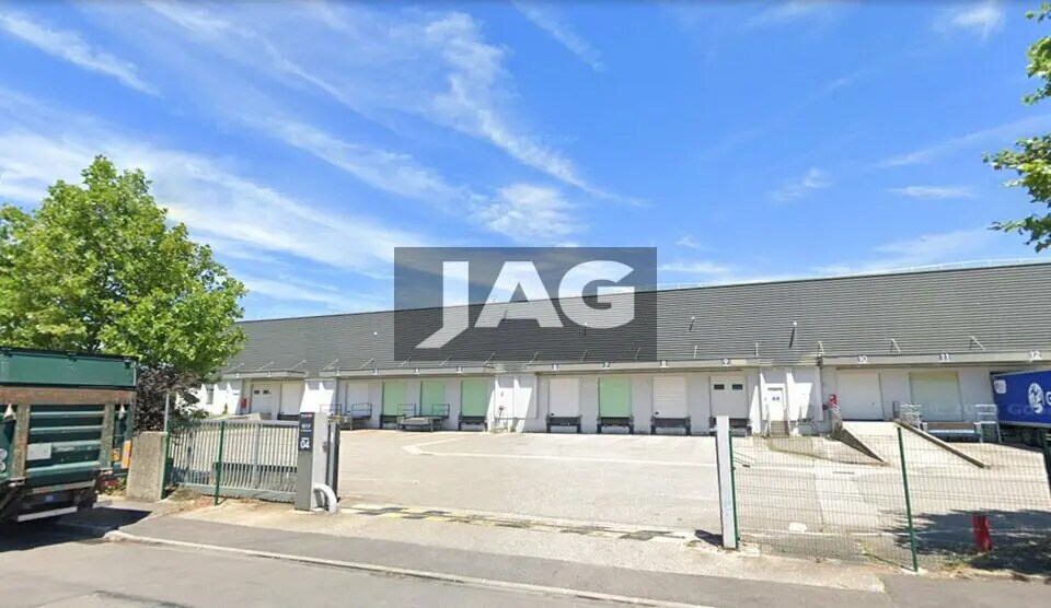 Office in Vénissieux for lease Building Photo- Image 1 of 5