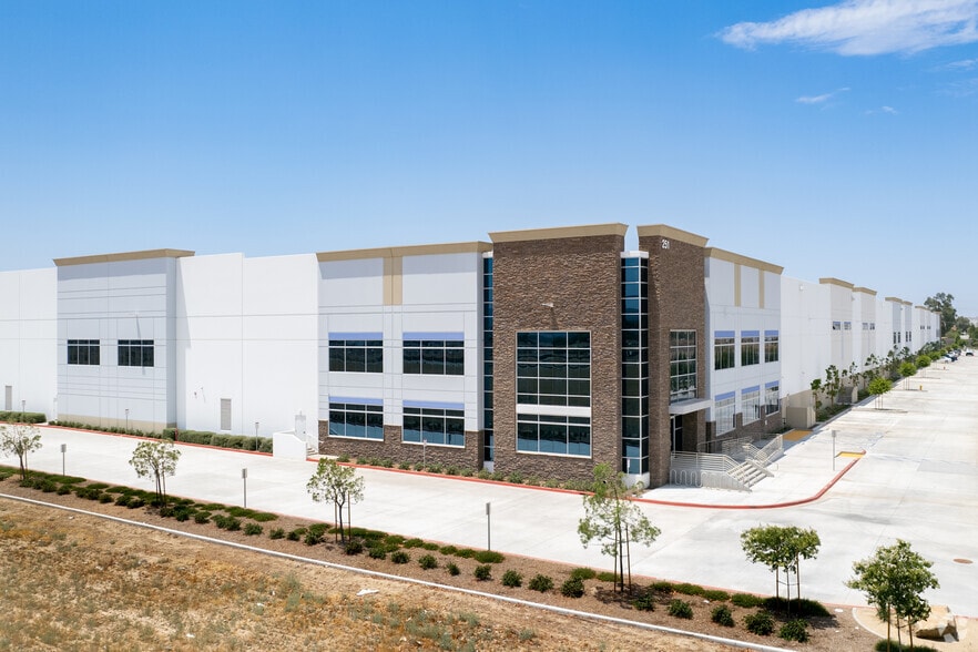 251 E Rider St, Perris, CA for lease - Primary Photo - Image 1 of 12