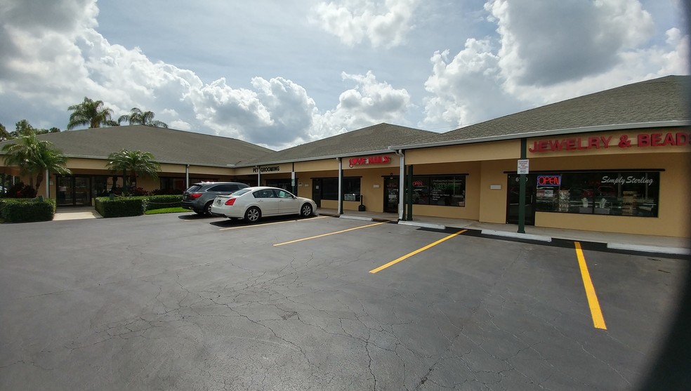 6116-6140 SE Federal Hwy, Stuart, FL à louer - Photo du b timent - Image 2 de 3