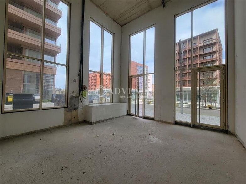 4 24 Rue Maya Angelou, Saint-Ouen-sur-Seine for lease - Interior Photo - Image 3 of 9