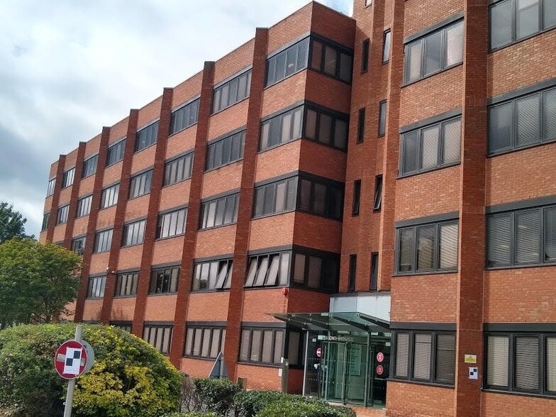 South St, Staines for lease - Building Photo - Image 3 of 16