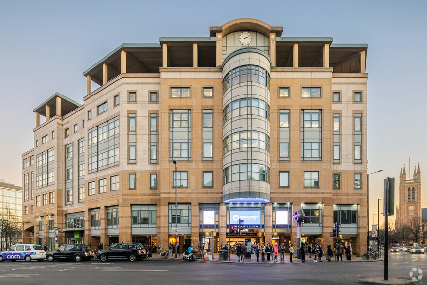 1 Hammersmith Broadway, London for lease - Primary Photo - Image 1 of 8