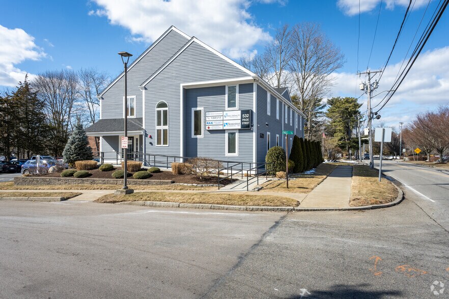 532 Page St, Stoughton, MA à louer - Photo du bâtiment - Image 2 de 5