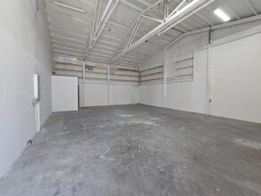 1344 Brookside Blvd, Grants Pass, OR for lease Interior Photo- Image 2 of 5