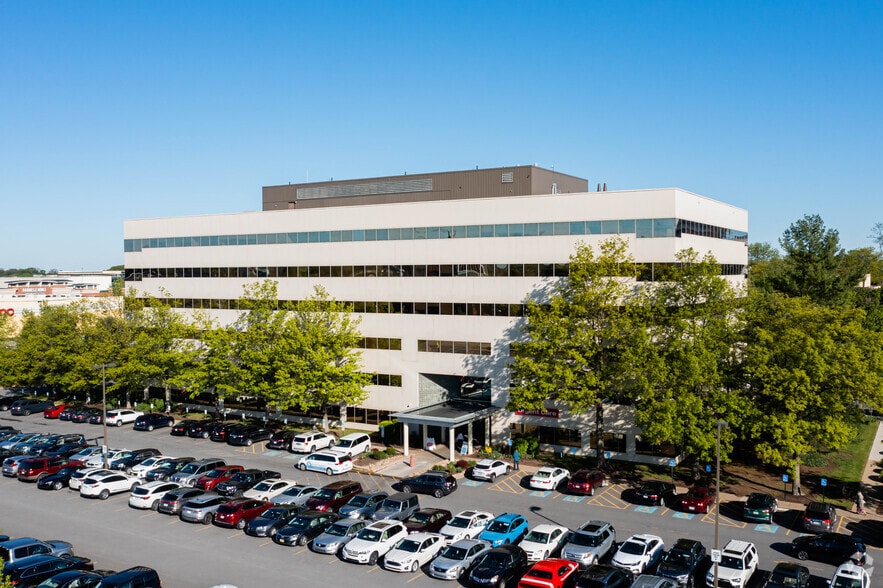 2000 Oxford Dr, Bethel Park, PA for lease - Primary Photo - Image 1 of 7