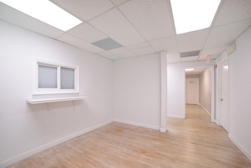 3115 NW 10th Ter, Oakland Park, FL à louer - Photo du bâtiment - Image 3 de 16