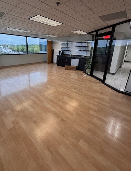 420 Lakeside Ave, Marlborough, MA for lease - Building Photo - Image 3 of 11