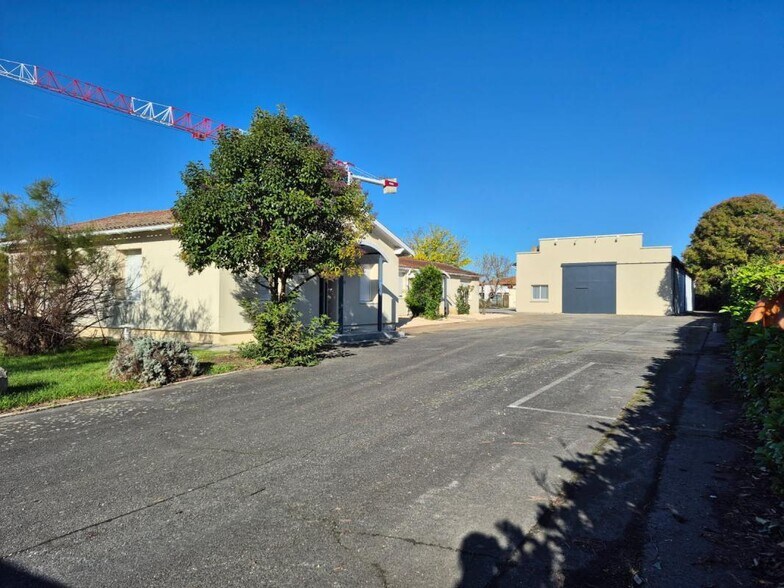 Office in Aucamville for lease - Building Photo - Image 2 of 15