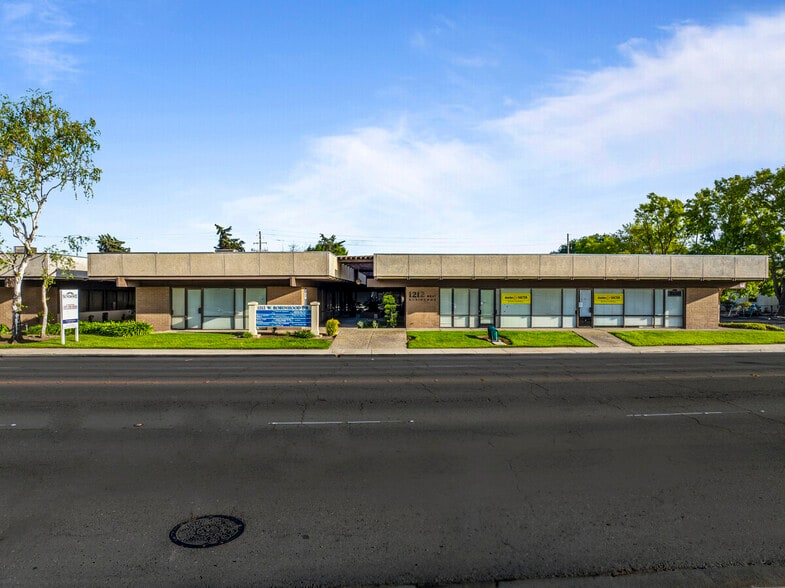 1212 W Robinhood Dr, Stockton, CA for lease - Building Photo - Image 1 of 8