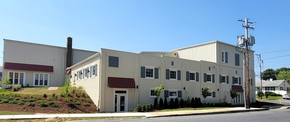 31 N Spruce St, Elizabethtown, PA for lease - Building Photo - Image 2 of 14