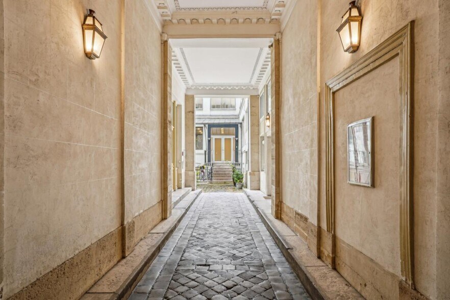 19 Rue De Cléry, Paris for lease - Lobby - Image 3 of 12