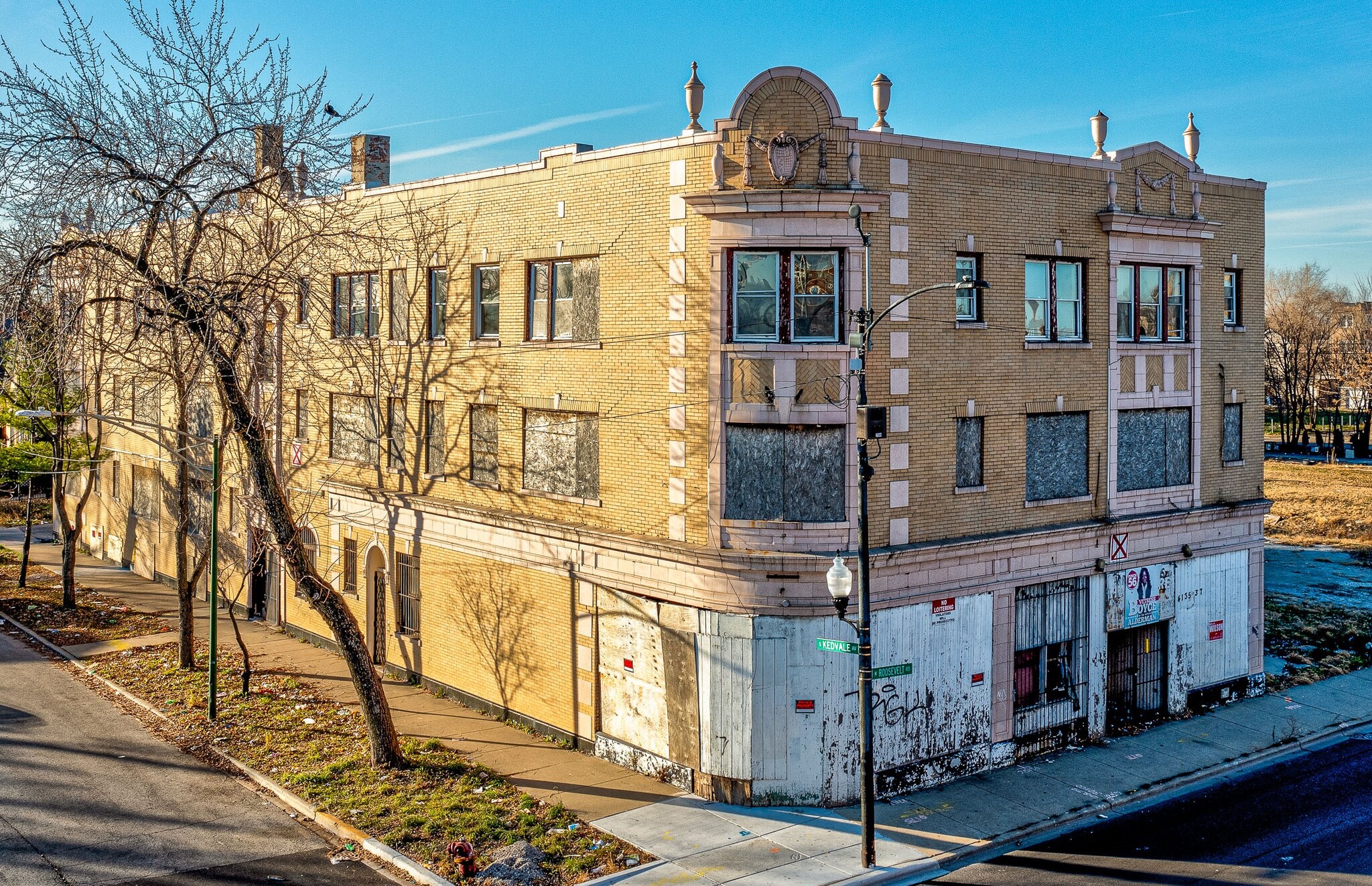 4135 W Roosevelt Rd, Chicago, IL à vendre Photo du bâtiment- Image 1 de 1