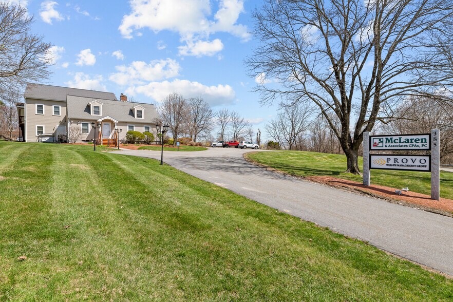 385 South St, Shrewsbury, MA à vendre - Photo du bâtiment - Image 1 de 47
