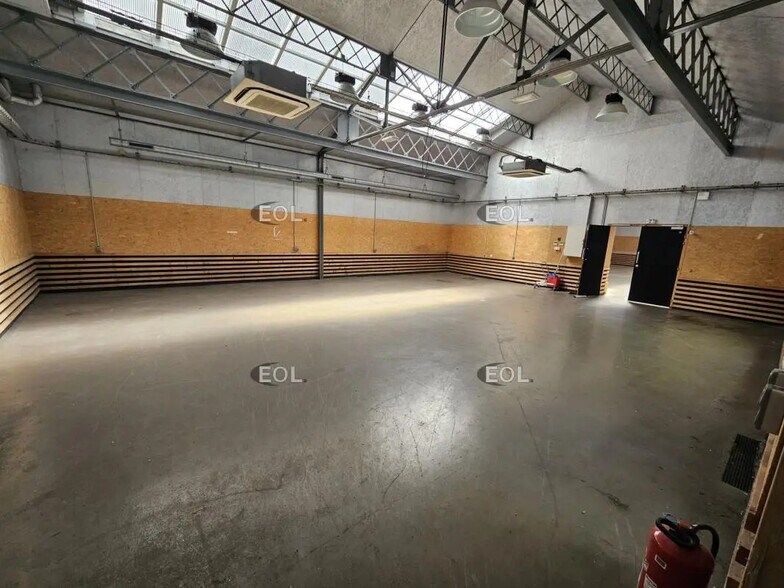 Flex dans Ivry-sur-Seine à louer - Photo du bâtiment - Image 2 de 11