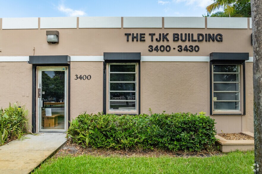 3410-3430 N 29th Ave, Hollywood, FL à louer - Photo du bâtiment - Image 2 de 5