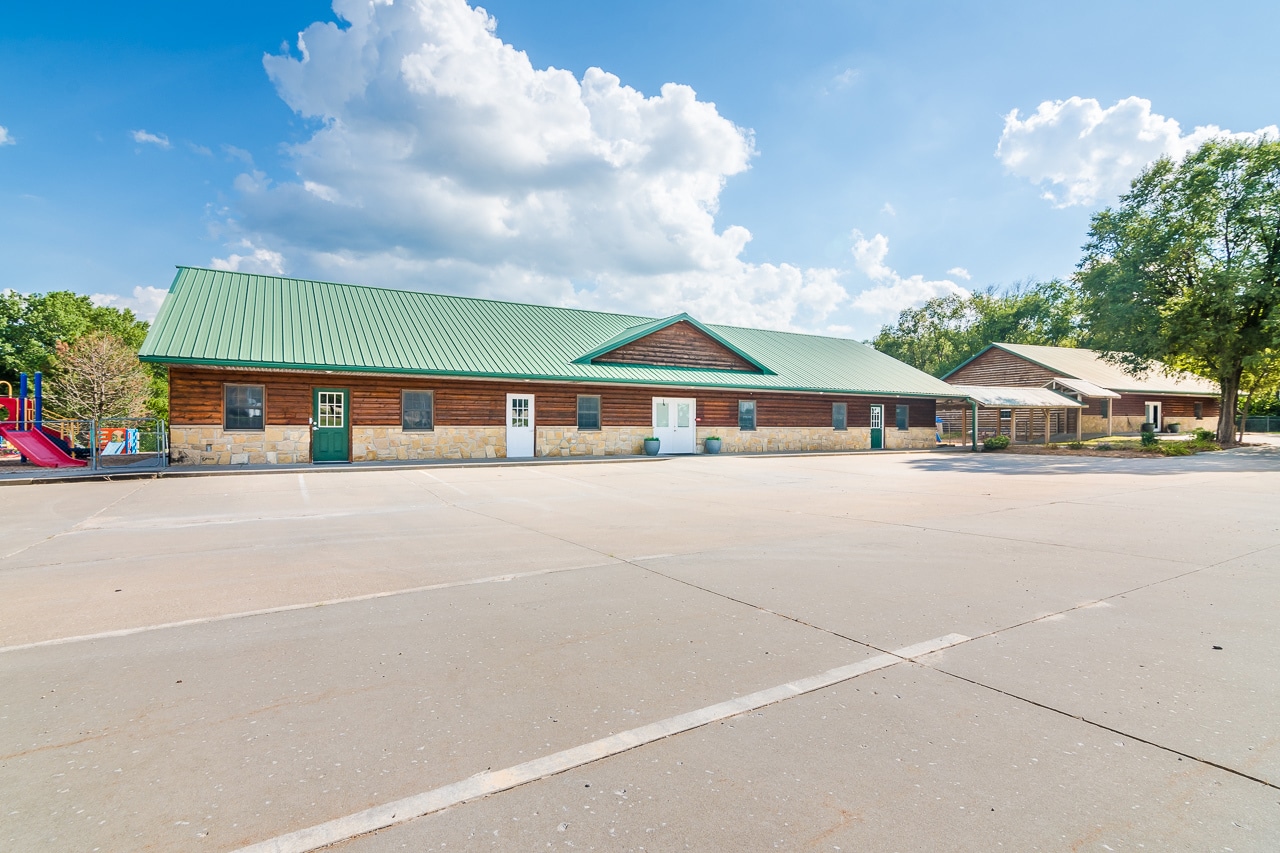 17656 Old Post Rd, Wamego, KS for sale Primary Photo- Image 1 of 24
