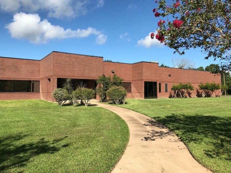4023 Technology Dr, Angleton, TX à louer - Photo du bâtiment - Image 2 de 5