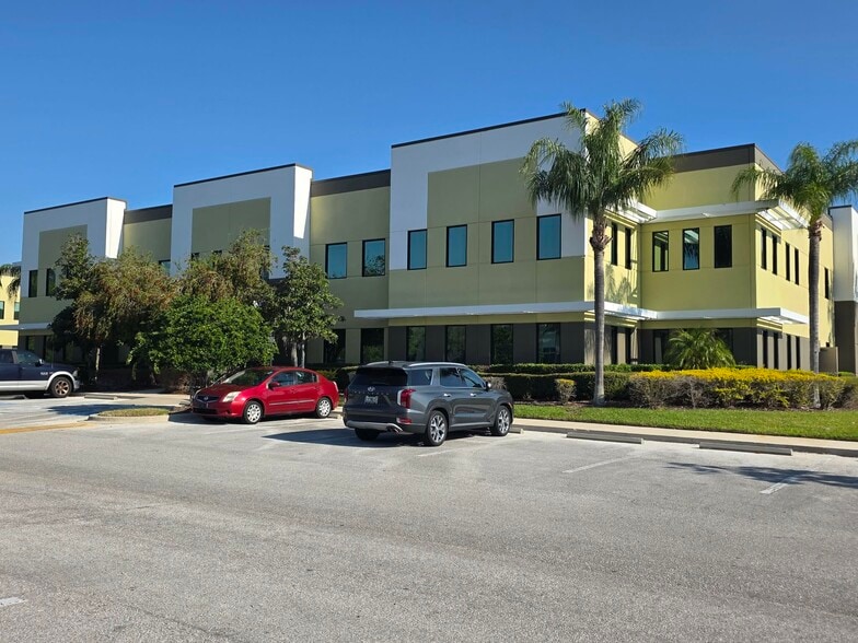 630 Brooker Creek Blvd, Oldsmar, FL à vendre - Photo du bâtiment - Image 2 de 12