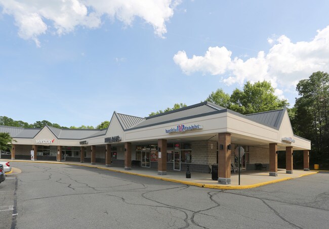 Plus de détails pour 7475-7561 Huntsman Blvd, Springfield, VA - Commerce de détail à louer